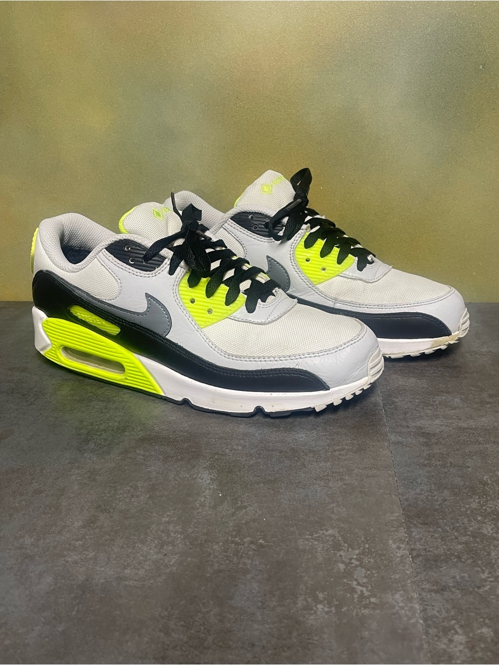 Nike Air Max 90 GTX Men's Sneakers Volt Summit White Cool Grey Size 8.5 - Picture 2 of 16